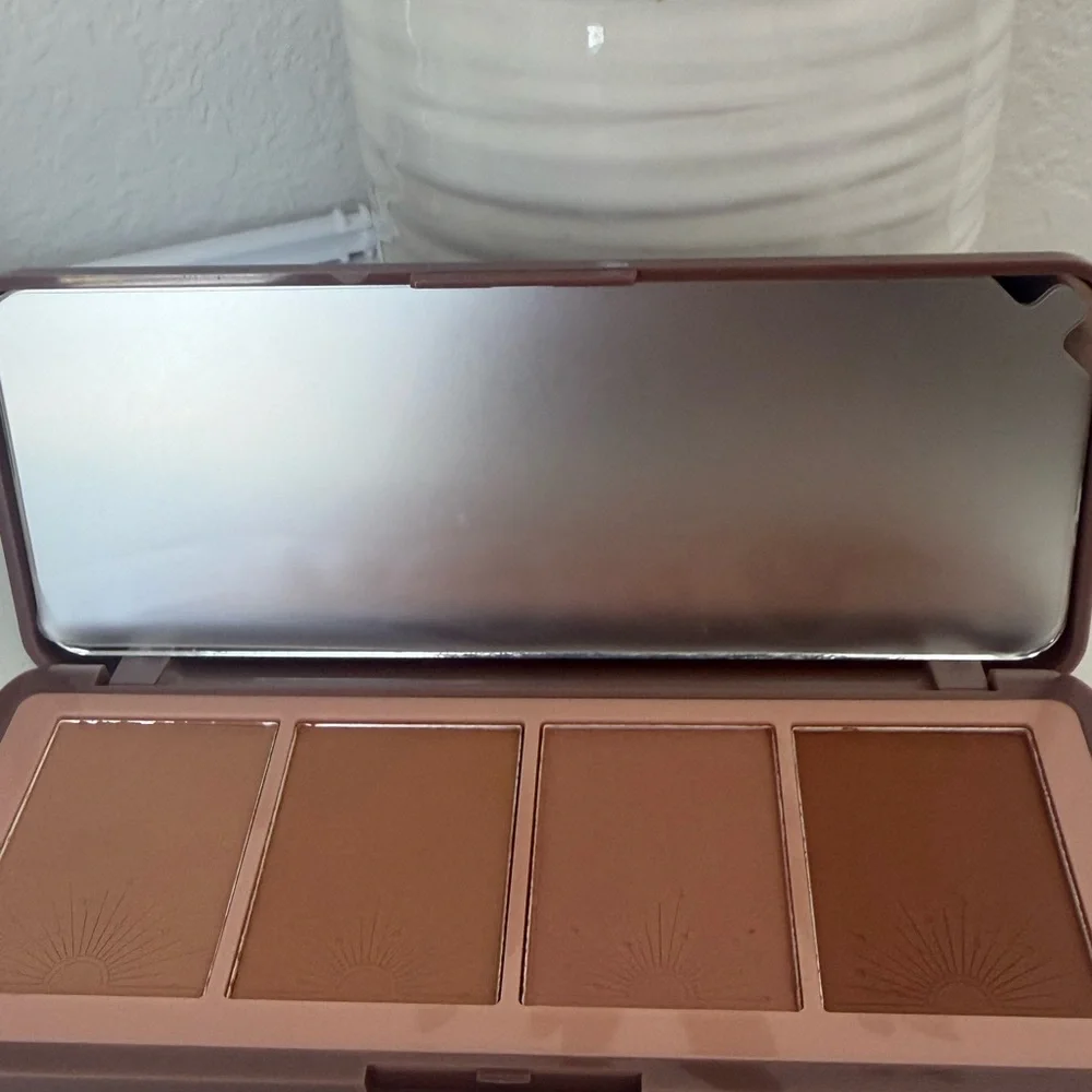 Hot Commodity Bronzer Palette - Brown